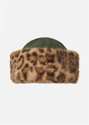 Louise hat Rosin Green Leopard Baum Und Pferdgarten